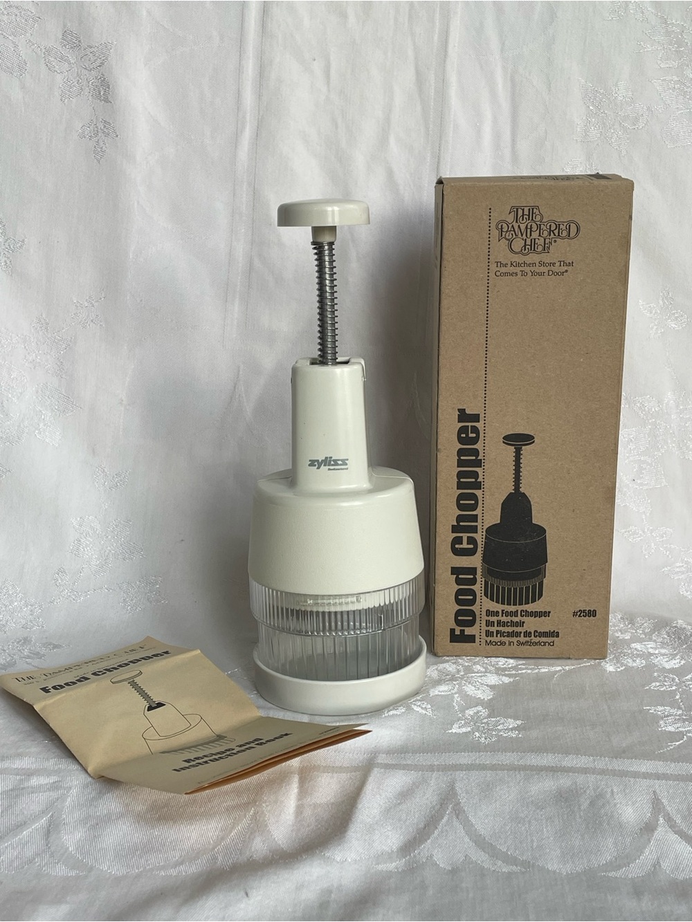 Pampered Chef Food Chopper #2580 White Stainless Steel Blades Switzerland